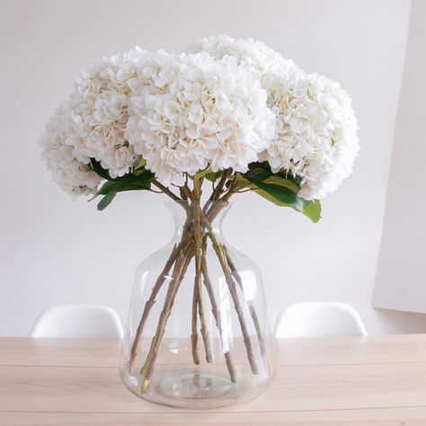 Simple Wedding Centerpieces, Large Flower Arrangements, White Hydrangeas, Hydrangea Bouquet, Hydrangeas Wedding, Flower Arrangements Simple, Prom Flowers, Spring Summer Decor, White Wedding Flowers