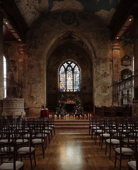 Antique Wedding Ceremony, Historical Venue Wedding, Gothic Venue Wedding, The Mount Without Wedding, The Mount Without Bristol, Dark Academia Wedding Venue Aesthetic, Alternative Wedding Venues, Southern Gothic Wedding Decor, Vintage Timeless Wedding