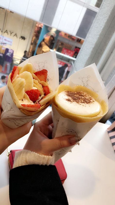 Harajuku Crepes, Japanese Crepe, Asian Dessert, Japanese Crepes, Food Cute, Food Carving, Asian Desserts, Food Dessert, Bath House