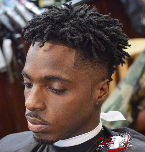 Short Dreadlocks With Faded Undercut Short Dread Styles, Twist Hair Men, Dreads Short Hair, Temp Fade Haircut, Hairstyles Twist, Hair Twists Black, Dreadlocks Men, Dread Hairstyles For Men, Short Dreads