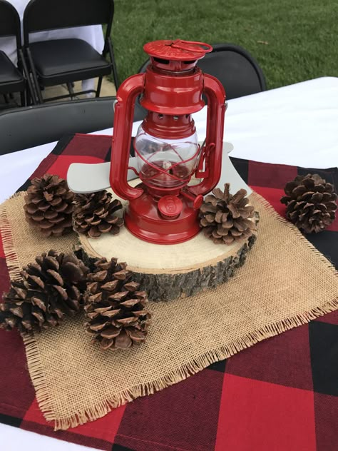 Lumberjack party centerpieces Buffalo Plaid Baby Shower Ideas For Boys, Lumberjack Decor, Woodsy Christmas, Bos Baby, Plaid Baby Shower, Lumberjack Birthday Party, Lumber Jack, Lumberjack Baby Shower, Lumberjack Baby