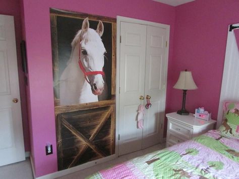 Sara's horse Frosty in her horse room. Girl Horse Room, Horse Girls Bedroom, Horse Room Decor, Horse Themed Bedrooms, Pink Bed Sheets, Horse Bedroom, Cowgirl Bedroom, Horse Room, Horse Decor