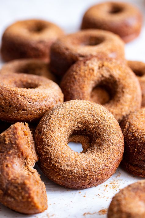 Paleo Apple Cider, Paleo Apple Recipes, Donuts Gluten Free, Paleo Baking Recipes, Vegan Donut Recipe, Apple Cider Donuts Recipe, Paleo Running Momma, Paleo Apple, Apple Cider Donuts Baked