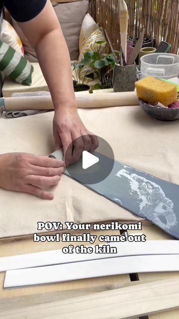 𝙏𝙝𝙚 𝘾𝙚𝙧𝙖𝙢𝙞𝙘 𝙎𝙘𝙝𝙤𝙤𝙡 on Instagram: "How to make a nerikomi bowl ❤️  •••  Follow @hook_ceramics for more!" Nerikomi Pottery Patterns, Nerikomi Patterns, Slab Ceramics Ideas, Pottery Bowl Ideas, Nerikomi Pottery, Famous Ceramic Artists, Slab Ceramics, Pottery Patterns, Colored Clay