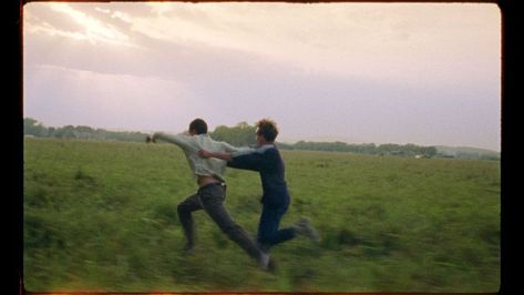 Videoclip for Socunbohemio directed by Marc Esquirol. You can follow-up my work at www.instagram.com/marcesquirol Description: Arnau Verdaguer and Marc Baltà running in a field. Reminds me of a dynamic Millet painting. Running In A Field, Couple Running, Nostalgic Pictures, Shots Ideas, People Running, We Movie, Visual Poetry, Millet, Film Stills