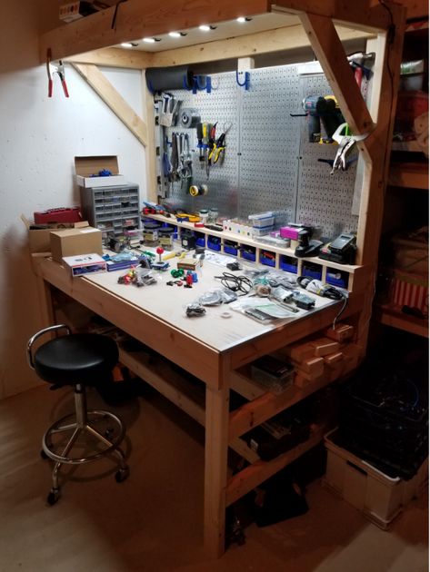 Mark Rober Copycat Bench - Used For Misc Electronics Projects - Imgur Diy Gunsmithing Bench, Guitar Workbench, Gunsmithing Bench, Work Bench Ideas, Electronics Workbench, Small Woodshop, Wood Work Bench, Mark Rober, Workshop Bench