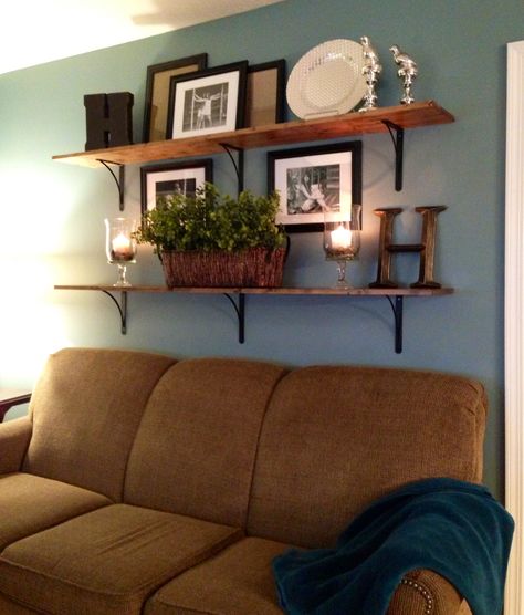 Shelves above sofa Shelves Above Couch, Couch Room, Couch Ideas, Shelf Decor Living Room, Cozy Family Rooms, Living Room Decor Rustic, Brown Couch, Above Couch, Casa Country