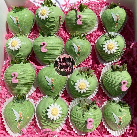 Tinkerbell Strawberries, Enchanted Forest Strawberries, Fairy Themed Chocolate Covered Strawberries, Tinkerbell Food Ideas, Fairy Chocolate Covered Strawberries, Tinkerbell Cakepops, Tinkerbell Desserts, Tinkerbell 1st Birthday Party Ideas, Tinker Bell 1st Birthday Party