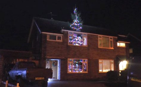 26ft Christmas tree that seems to go right through a 18ft house. Yes, that’s what Colin Furze did for Christmas 2018. Colin Furze, Picture Boards, Memes Of The Day, Merry Christmas To All, See Images, Best Funny Pictures, A Tree, Christmas Themes, Cool Photos