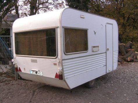 Rénovation de caravane: Lien forum avec photos de la rénovation step by step Rangement Caravaning, Hello Gif, Vintage Camper, Mobile Home, Van Life, Recreational Vehicles, Caravan, Transformers, Tiny House