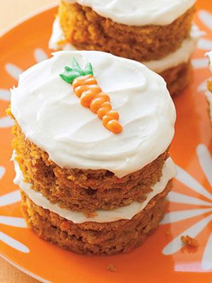 Mini Dessert Recipes - Small Mini Desserts - Woman's Day Mini Carrot Cakes, Carrot Recipes Dessert, Carrot Desserts, Mini Carrot Cake, Oreo Desserts, Carrot Cakes, Mini Carrots, Holiday Bread, Mini Torte