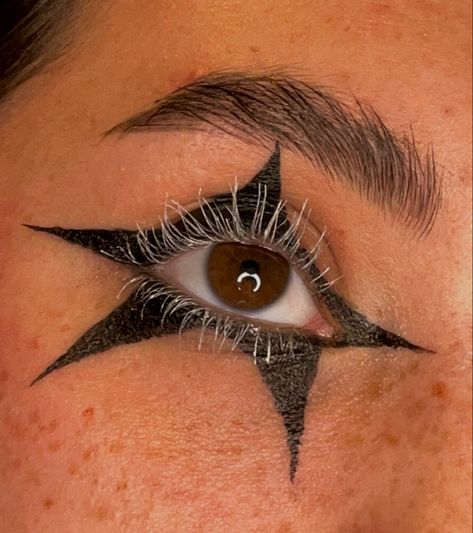 Funky Eyeliner Black, Rock Star Eye Makeup, Spiral Eye Makeup, Spikey Makeup, Cottagecore Eyeliner, Futuristic Eyeliner, Spiky Eyeliner, 80s Eyeliner, Blue And Black Eyeliner