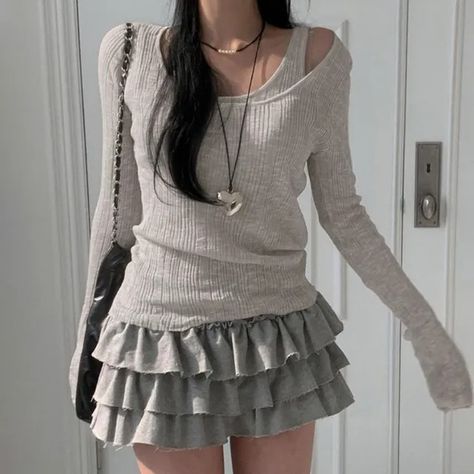 Trisica - Set: Long-Sleeve Scoop Neck Plain Ribbed T-Shirt + Tank Top | YesStyle Jeans Outfit Summer, Style Gothic, Crop Top Dress, Vintage Star, T-shirts & Tank Tops, Long Sleeve Knit Tops, Look Vintage, Look Casual, Looks Vintage