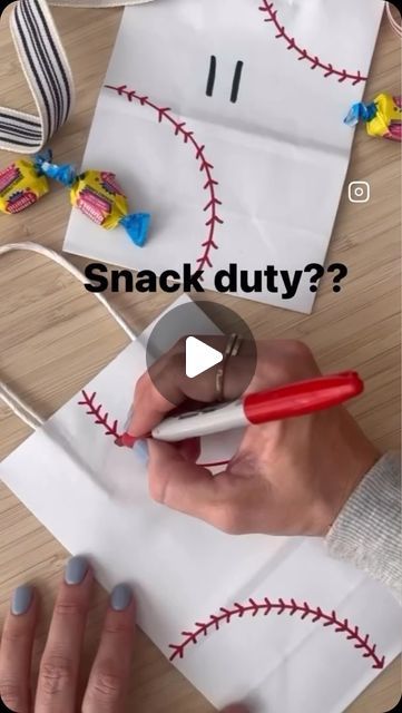 l i n z y ✌🏼 on Instagram: "Sports are back in session so here’s a fun way to bag those snacks if you want to be a little extra for snack duty! Also fun for a coach! 🏈⚾️ 🏐 ⚽️ 🥎" Diy Football Goodie Bags, Tball Snack Ideas Goodie Bags, Fun Baseball Snacks, T Ball Goodie Bag Ideas, Sports Team Goodie Bags Gift Ideas, Sports Treats Ideas, Volleyball Team Snacks Goodie Bags, Soccer Candy Bags Ideas, Football Snack Ideas For Players