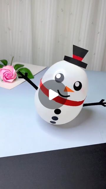 Snowman Balloon Sculpture, Christmas Balloon Decoration, Ballon Activities, Handcraft Ideas For Kids, Crafts For Boys 6-8, Balloon Crafts Preschool, Ballon Crafts, Ballon Diy, Marble Balloons