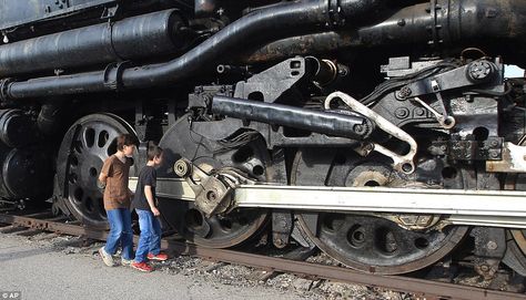 Wheel-y big: Train enthusiasts look at Big Boy No. 4014 in Salt Lake City before it's taken away for restoration Steam Trains Photography, Big Boy 4014, Steam Engine Trains, Abandoned Train, Scenic Railroads, Union Pacific Railroad, Railroad Photography, Railroad Photos, Train Photography