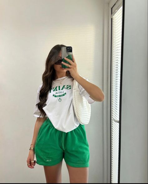 Outfit For Short Girl, Green Tshirt Outfit, Green Shorts Outfit, Green Outfits For Women, Chubby Girl Outfits, Green Writing, White Outfits For Women, Shorts Outfits Women, Shorts Outfits