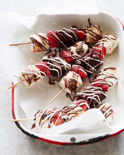 Strawberry Brownie Skewers | Cupcakes & Cashmere Mini Fruit Kabobs Skewers, Brownie Skewers, Strawberry Brownie, Dessert Kabobs, Cute Breakfast Ideas, Dessert Skewers, Cherry Bread, Strawberry Brownies, Whats Gaby Cooking