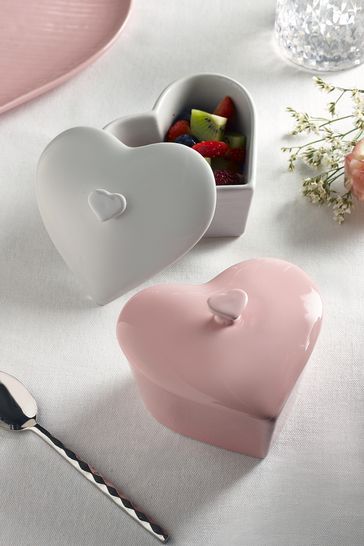 Clay Heart Ideas, Heart Ceramics Ideas, Valentines Ceramics, Beginner Ceramics Projects, House Trinkets, Beginners Ceramics, Pink Pottery, Heart Pottery, Clay Box