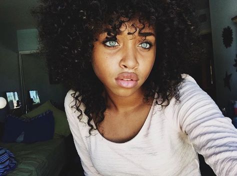 Idania Hopkin Big Hair Dont Care, Sleek Updo, Natural Hair Community, Flawless Beauty, Stunning Eyes, Gorgeous Eyes, Curly Hair Cuts, Pretty Eyes, Black Is Beautiful