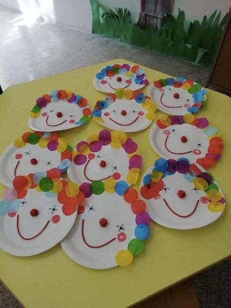 Clown Crafts Preschool, Carnival Theme Crafts, Clown Crafts, Carnival Crafts, Circus Crafts, Aktiviti Kanak-kanak, Bathroom Remodeling Ideas, Hand Crafts For Kids, Aktivitas Montessori