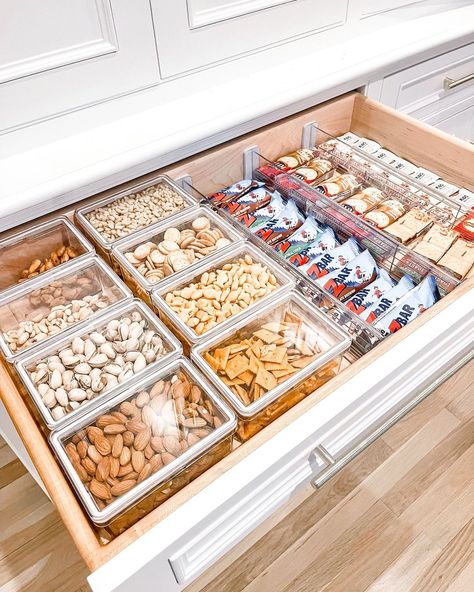 Desain Pantry Dapur, Snack Drawer, Desain Pantry, Kabinet Dapur, House Organisation, Kitchen Organization Pantry, تصميم للمنزل العصري, Kitchen Organisation, Kitchen Pantry Design