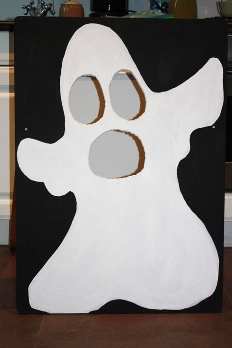 Halloween ghost beanbag toss game Ghost Bean Bag Toss, Ghost Toss Game, Host A Halloween Party, Halloween Party For Kids, Beanbag Toss, Halloween Symbols, Food Decorations, Halloween Idea, Bean Bag Toss Game