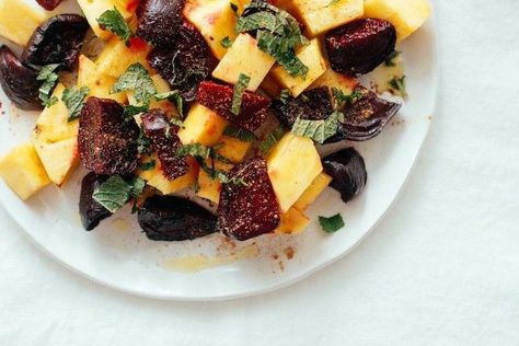 Beetroot Pineapple Salad with Mint Salad Pineapple, Food Savoury, Salad With Mint, Recipe Inspirations, Pineapple Salad, Pineapple Mint, Mint Recipes, Help Digestion, Rainbow Food