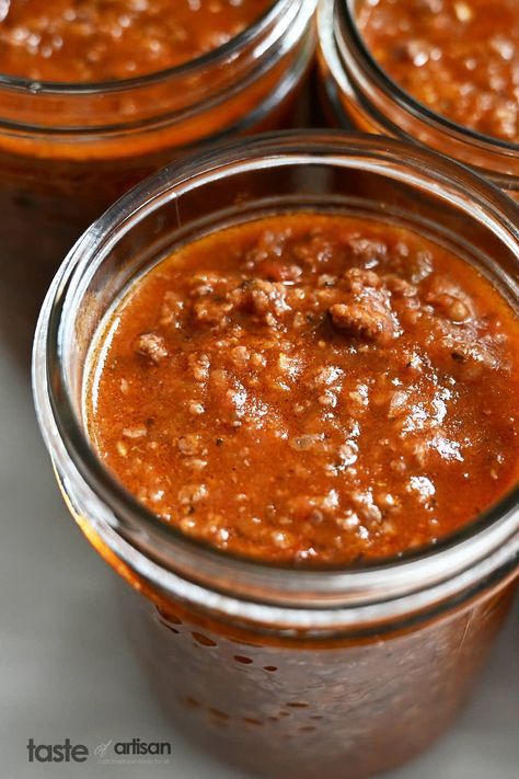 Canned Tomato Sauce (The Best) Canning Pasta Sauce, Ajvar Recipe, Red Tomato Salsa, Recipe For Salsa, Canned Tomato Recipes, Homemade Tomato Juice, Tomato Juice Recipes, Hamburger Sauce, Can Tomato Sauce