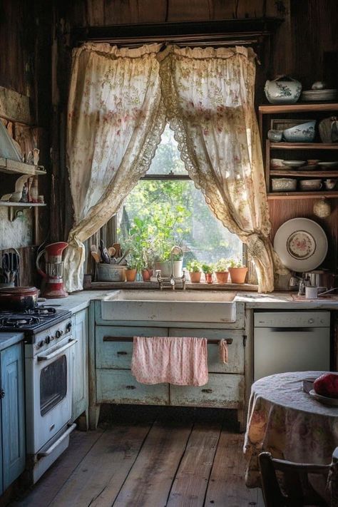 90s Country Home Decor, Farmhouse Kitchen Aesthetic, Old Farmhouse Aesthetic, Old Farmhouse Kitchen, Cottage Core Home, Farmhouse Kitchen Decor Ideas, Shed Tiny House, Homestead House, Log Cabin Rustic