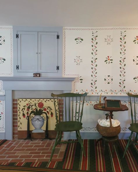 Enjoy some early American folk art in the newly restored Joseph and Emma Smith home in Kirtland, OH! The house was recently reacquired and restored by the Church of Jesus Christ of Latter-day Saints after ten years of design research. The trim color is original, and at least one piece of furniture is original to the home - the dining table in the parlor. (Picture 10) The folk art on the walls, floors, tables, and trinkets was what immediately caught my attention and tickled my design sense... Modernist Folk Interior, Modern Folk Home, Modern Folk Interior, Modern Folk Interior Design, Folk Interior Design, Folk Interior, Folk Furniture, Emma Smith, Modern Folk