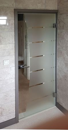 Frosting Glass Doors, Glass Door Sticker Design, Bathroom Door Design Aluminium, Modern Washroom, Glass Door Designs, Usi Interior, Modern Washroom Design, Glass Bathroom Door, Bathroom Door Design