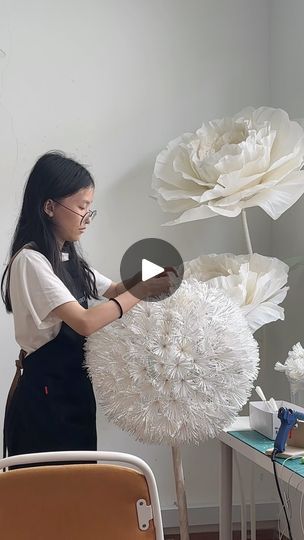 Dandelion Paper Flower, Dandelion Diy, Paper Dandelion, Giant Dandelion, Giant Flowers Diy, Baby Shawer, Giant Paper Flowers, Giant Flowers, Floral Prints Art