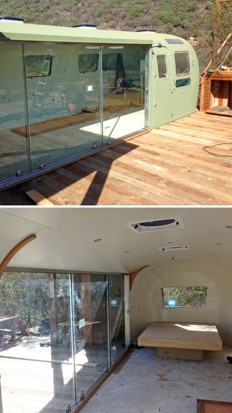 Not all Airstream dreams look like life on the road. Some may look more stationary than you might expect, like this Airstream that was renovated to be comfortably perched against the mountainside, complete with a retro-fitted deck facing the breathtaking view. Airstream With Deck, Airstream Business Ideas, Airstream Office Ideas, Painted Airstream Exterior, Airstream Guest House, Airstream Home, Painted Airstream, Airstream Airbnb, Airstream Exterior