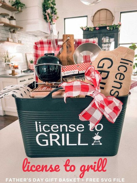 Grill Gift Basket, Bbq Gift Basket, Dad Gifts Basket, Diy Barbecue, Auction Gift Basket Ideas, Candy Bar Bouquet, Grilling Basket, Bbq Theme, Fathers Day Gift Basket