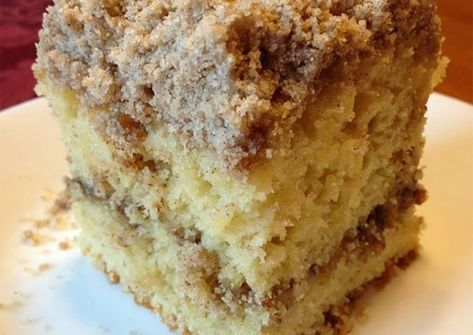 Buttermilk Coffee Cake, Crumb Coffee Cakes, Breakfast Coffee Cake, Picnic Cake, Coffee Cake Recipes Easy, Crumb Cake Recipe, Cinnamon Coffee Cake, Cake Mug, Sour Cream Coffee Cake