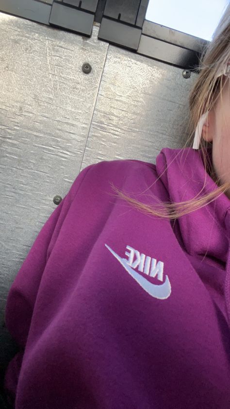 Nike Sweatshirt Outfit, Purple Nike Hoodie, Nike Hoodie Outfit, Fall Trends Outfits, Hoodie Aesthetic, Purple Nikes, Purple Hoodie, Casual Preppy Outfits, Fits Clothes