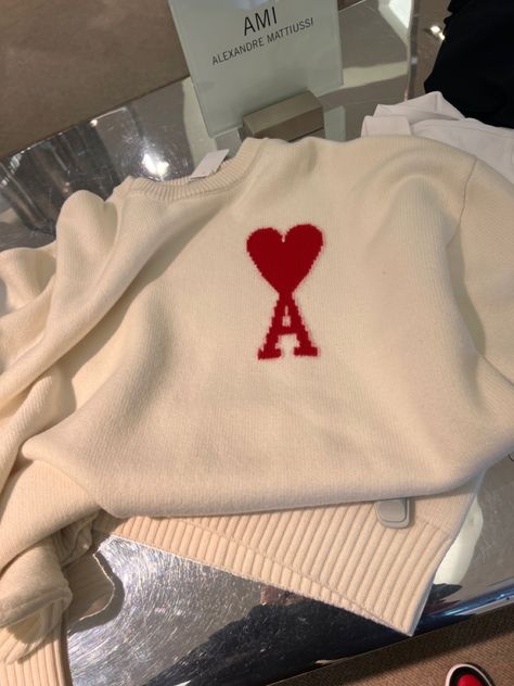 Ami Paris Sweater, Paris Sweater, Logo Aesthetic, Shoes Outfit Fashion, Ami Paris, Cozy Pullover, Stockholm Fashion, Lily Collins, Winter Fits