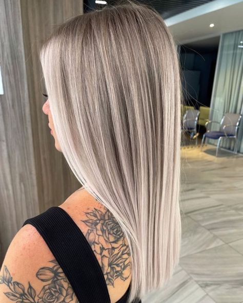 Brown Hair To Platinum Blonde, Dark Roots Blonde Hair Balayage Platinum, Platinum Hair With Shadow Root, Brown Hair With Heavy Blonde Highlights, Full Foil Highlights Blonde, Heavy Blonde Highlights On Brown Hair, Blond Cenușiu, Best Blonde Highlights, Blonde Highlights Ideas