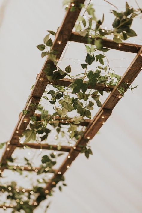 Ladder Wedding Decor, Weding Decoration, Decor Ladder, Ladder Wedding, Wedding Planner Notebook, Greenery Wedding Decor, Old Ladder, Rustic Wedding Decorations, Tafel Decor