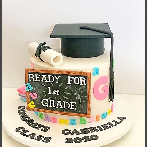 Kindergarten graduation cake Kindergarten Cakes Graduation, Graduation Cake For Teacher, Graduation Cakes For Preschool, Graduation Teacher Cake, Teacher Graduation Cake Ideas, Kindergarten Graduation Party Decor, Graduation Cake Preschool, Kindergarden Graduation Decor, Kindergarten Cake Graduation