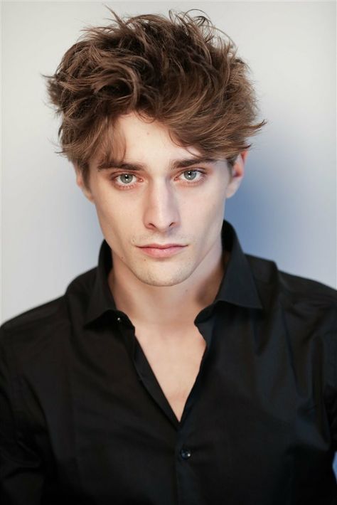 Brown Hair Male, Brown Hair Boy, Brown Hair Men, Maxence Danet Fauvel, Brown Hair Blue Eyes, 얼굴 드로잉, Men Hair Color, French Models, Light Brown Hair