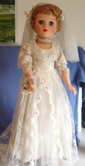 I got a bride doll like this for my fourth birthday, and kept her for many years! Dressed In White, Bride Dolls, Alexander Dolls, Vintage Memory, Photo Vintage, Old Dolls, Vintage Bride, Madame Alexander, Childhood Toys