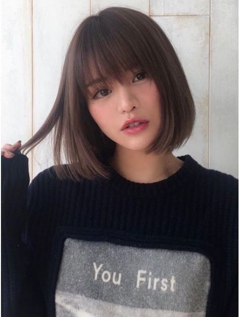 앞머리 스타일, ليلي كولينز, Bob Hairstyles With Bangs, Vlasové Trendy, Bob Haircut With Bangs, Shot Hair Styles, Penteado Cabelo Curto, 짧은 머리, Creative Hairstyles