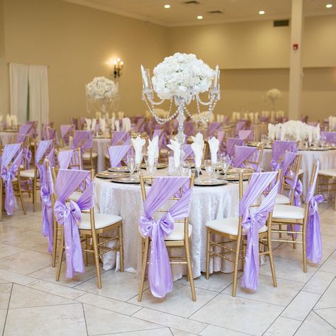 Purple Quinceanera Theme Centerpieces, Lila Quinceanera Theme, Wedding Lilac Decoration, Lavander Theme Debut, Sweet Sixteen Lilac Theme, Purple Xv Ideas, Purple 15 Dresses Quinceanera Decorations, Quince Light Purple Theme, Quinceanera Themes Lilac