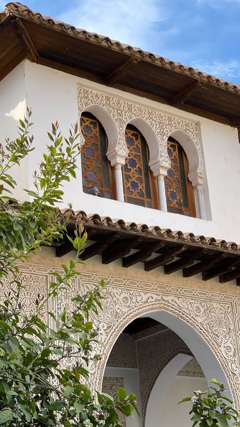 Islamic Architecture House Exterior, Moroccan Architecture Traditional, Traditional Moroccan House, Islamic House Design, Classic Facade Architecture, Modern Islamic Architecture, Islamic Architecture House, Islam Architecture, Islamic House