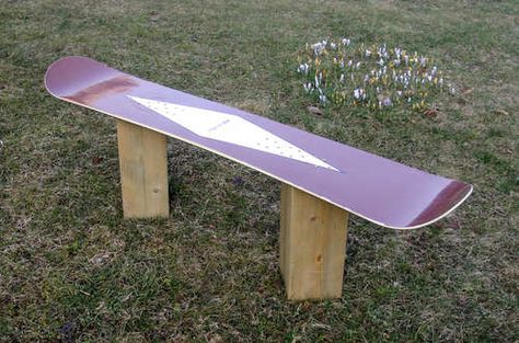 Snowboard Bench - A perfect solution for Pips old board! You can do this or that. Snowboard Bench, Snowboard Rack, Snow Board, Gopro Surfing, Summer Vacation Spots, Paddle Sports, Sup Surf, Furniture Redo, Kite Surfing