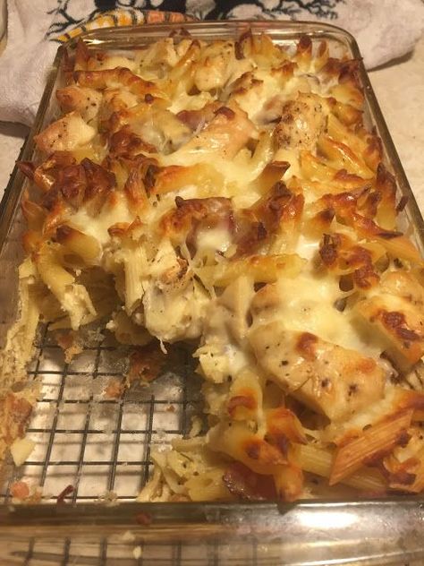 Carbonara Bake, Carbonara Casserole, Chicken Carbonara Pasta, Chicken Carbonara Recipe, Chicken Carbonara, Cooked Chicken Recipes, Carbonara Pasta, Baked Macaroni, Easy Casserole Recipes