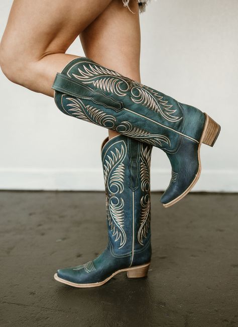 Blue Nashville Outfit, Concert Western Outfit, Blue Wedding Boots For Bride, Crunchy Cowgirl, Blue Boots Outfit, Turquoise Cowboy Boots, October Fashion, Southern Fashion, Wedding Boots