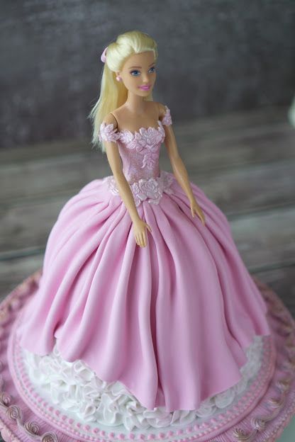 How To Make A Barbie Cake, Barbie Cake Dress, Princess Doll Cakes, Barbie Doll Cake Ideas, Birthday Dinner Dresses, Doll Cake Tutorial, Barbie Backdrop, Princess Dress Cake, Barbie Themed Birthday Party